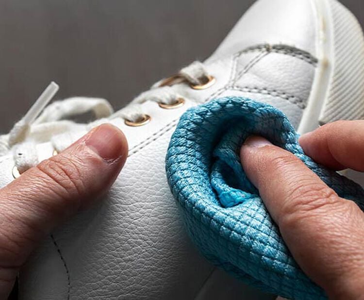 Come prendersi cura delle scarpe sportive: guida alla manutenzione