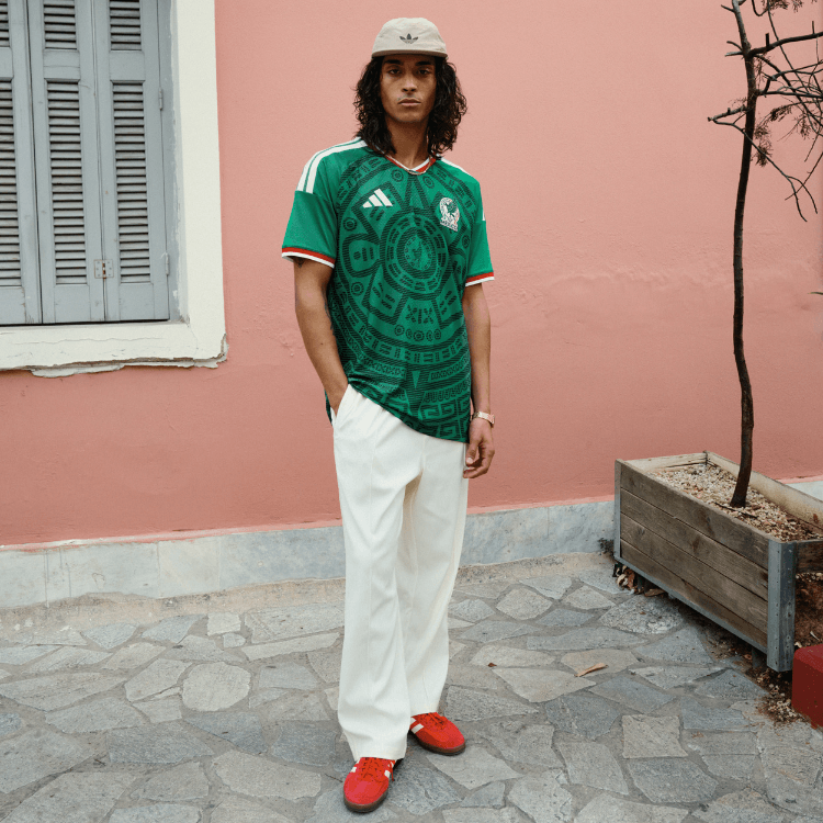 Ragazzo che indossa la maglia del Messico
