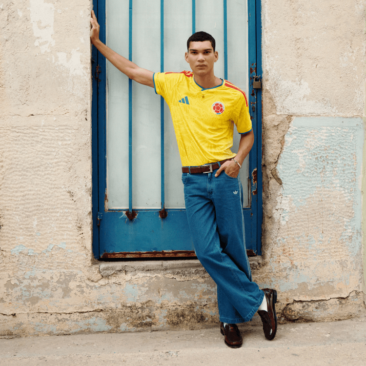Ragazzo che indossa la maglia della Colombia