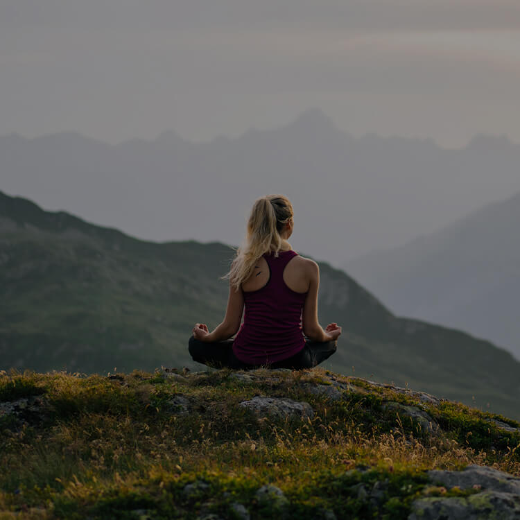 Ragazza che fa yoga