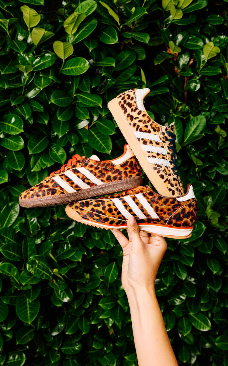 Sneakers adidas Samba e SL con stampa animalier