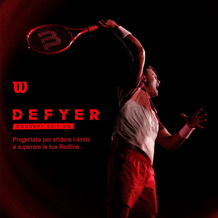 Ragazzo che gioca a tennis con racchetta Wilson Defyer V1
