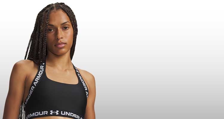 Ragazza che indossa top sportivo Under Armour
