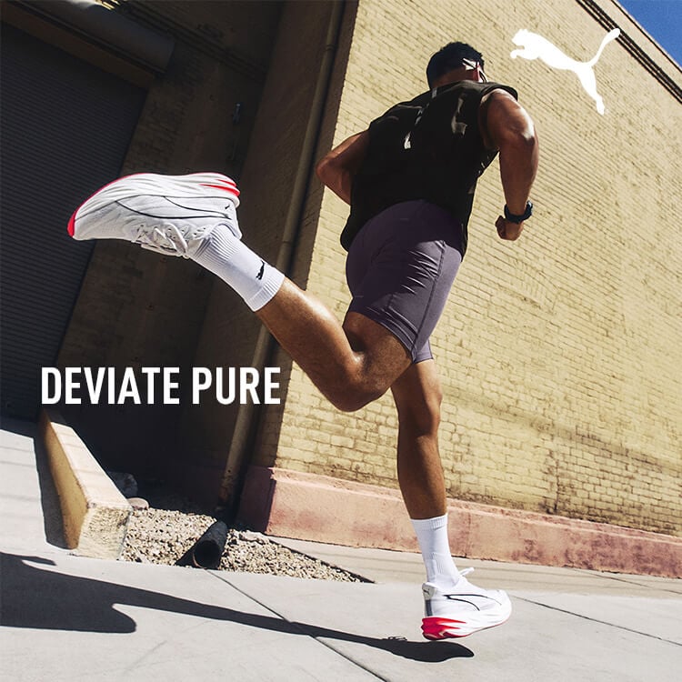 Ragazzo che corre con scarpe da running Puma Deviate Pure